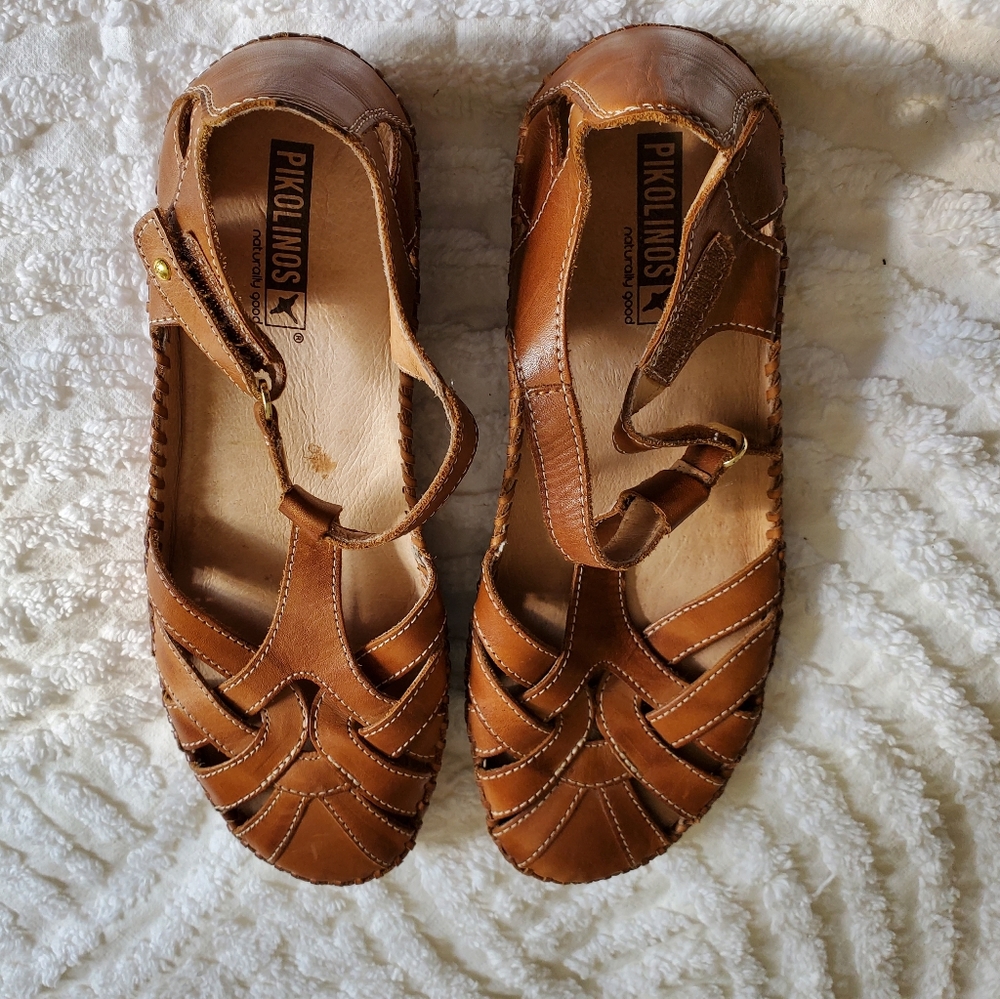 Pikolinos tan sandals 8.5